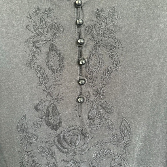 Charter Club Sleeveless Top with Embroidery in Front. Size M - Picture 3 of 8